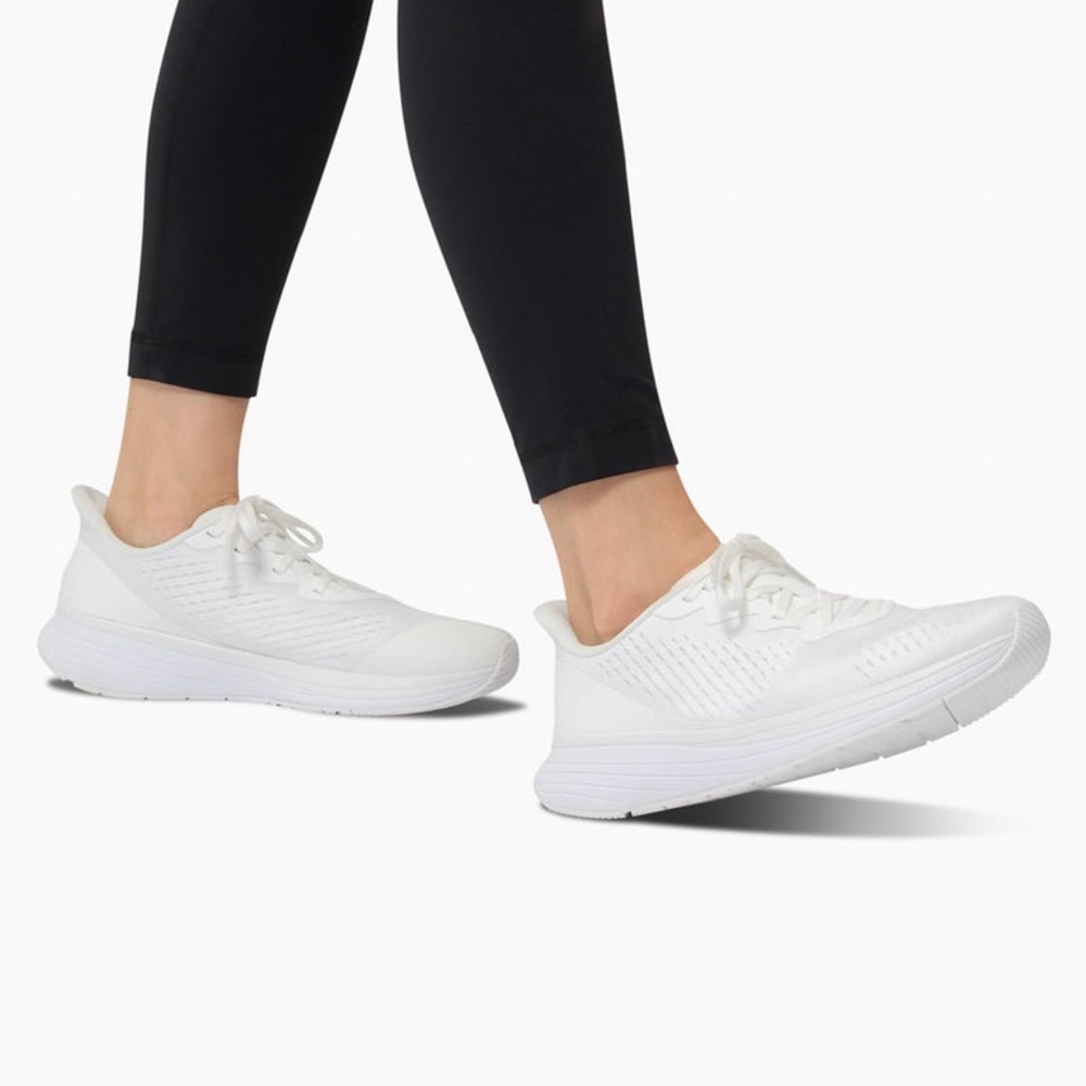 NIB Lane Eight Relay Trainer Sneaker Size 6 MSRP $150
